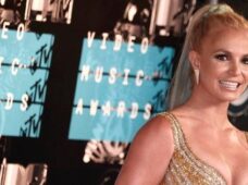 Suspende jueza a padre de Britney Spears de tutela