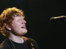 Da Ed Sheeran positivo a COVID-19