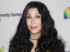 Demanda Cher a la viuda de su ex