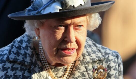 La reina Isabel estuvo hospitalizada; ya regreso a Windsor