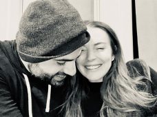 Anuncia Lindsay Lohan compromiso con Bader Shammas