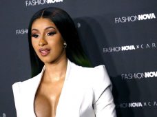 Demanda Cardi B a youtuber al señalarla de tener VPH y herpes