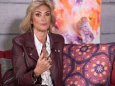 Ofrece Adela Micha disculpas a la familia Pinal