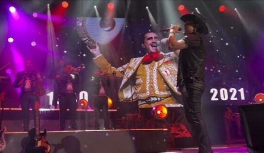 Rinde Christian Nodal homenaje para Don Vicente Fernández