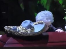 Agradece Doña Cuquita por el amor a Don Vicente Fernández