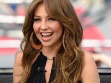 Revela Thalía sufrir fuertes dolores en su espalda