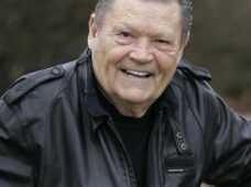 Muere el cantante de música country Stonewall Jackson