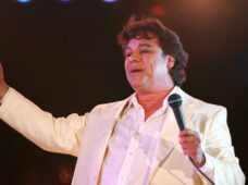 Salen a la luz nuevos datos sobre el espionaje que el Estado mexicano realizó durante décadas al cantante Juan Gabriel