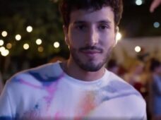 Sebastián Yatra le canta a un ‘amor pasajero’