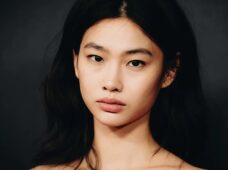 La imparable carrera de HoYeon Jung, de chica Netflix a protagonizar el nuevo hito cosmético de Chanel