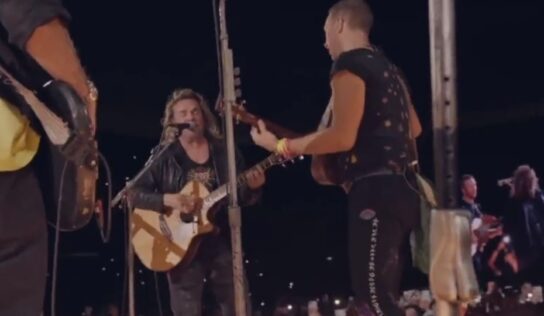 Coldplay y Fher interpretan ‘Rayando el Sol’ en Guadalajara